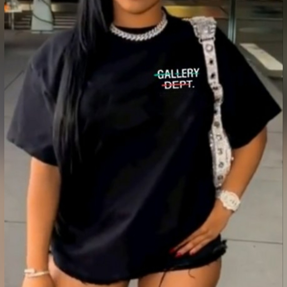 NWT Letter print Tshirt